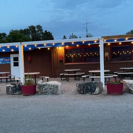 Huron Sands Motel And Restaurant Providence Bay Екстериор снимка