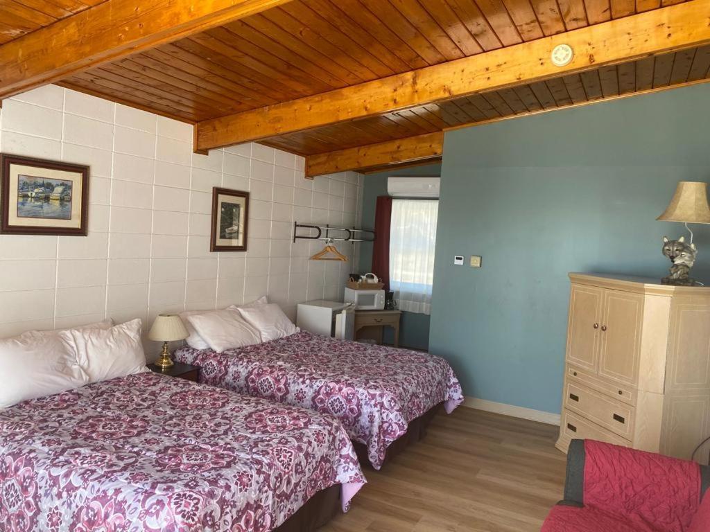 Huron Sands Motel And Restaurant Providence Bay Екстериор снимка