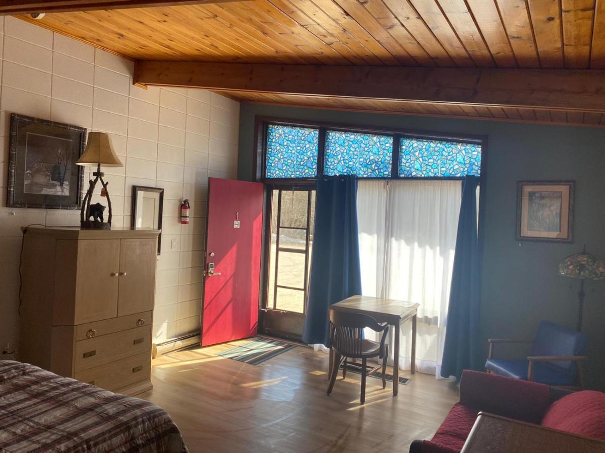 Huron Sands Motel And Restaurant Providence Bay Екстериор снимка