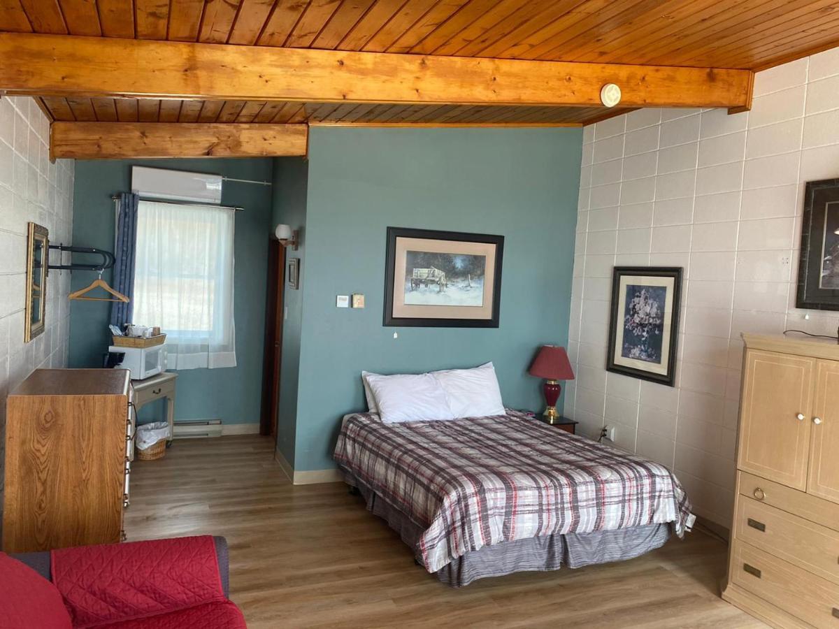 Huron Sands Motel And Restaurant Providence Bay Екстериор снимка
