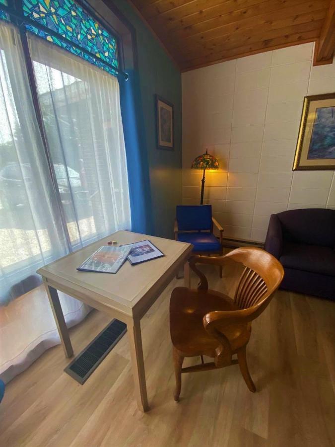 Huron Sands Motel And Restaurant Providence Bay Екстериор снимка
